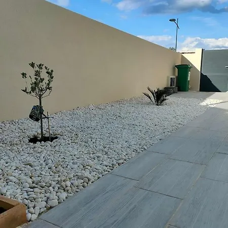 Villa * Sauvian